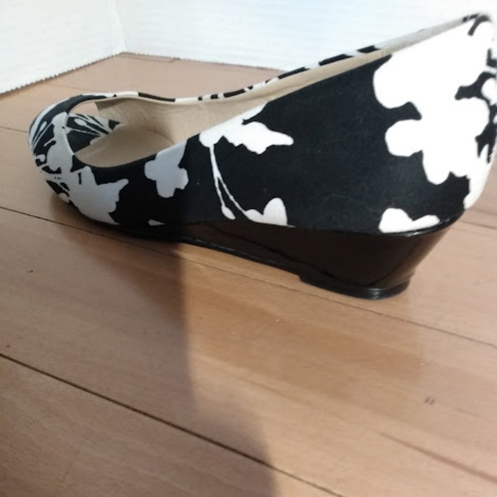 C.L. by Laundry: open toe wedge shoes. - Picture 3 of 5